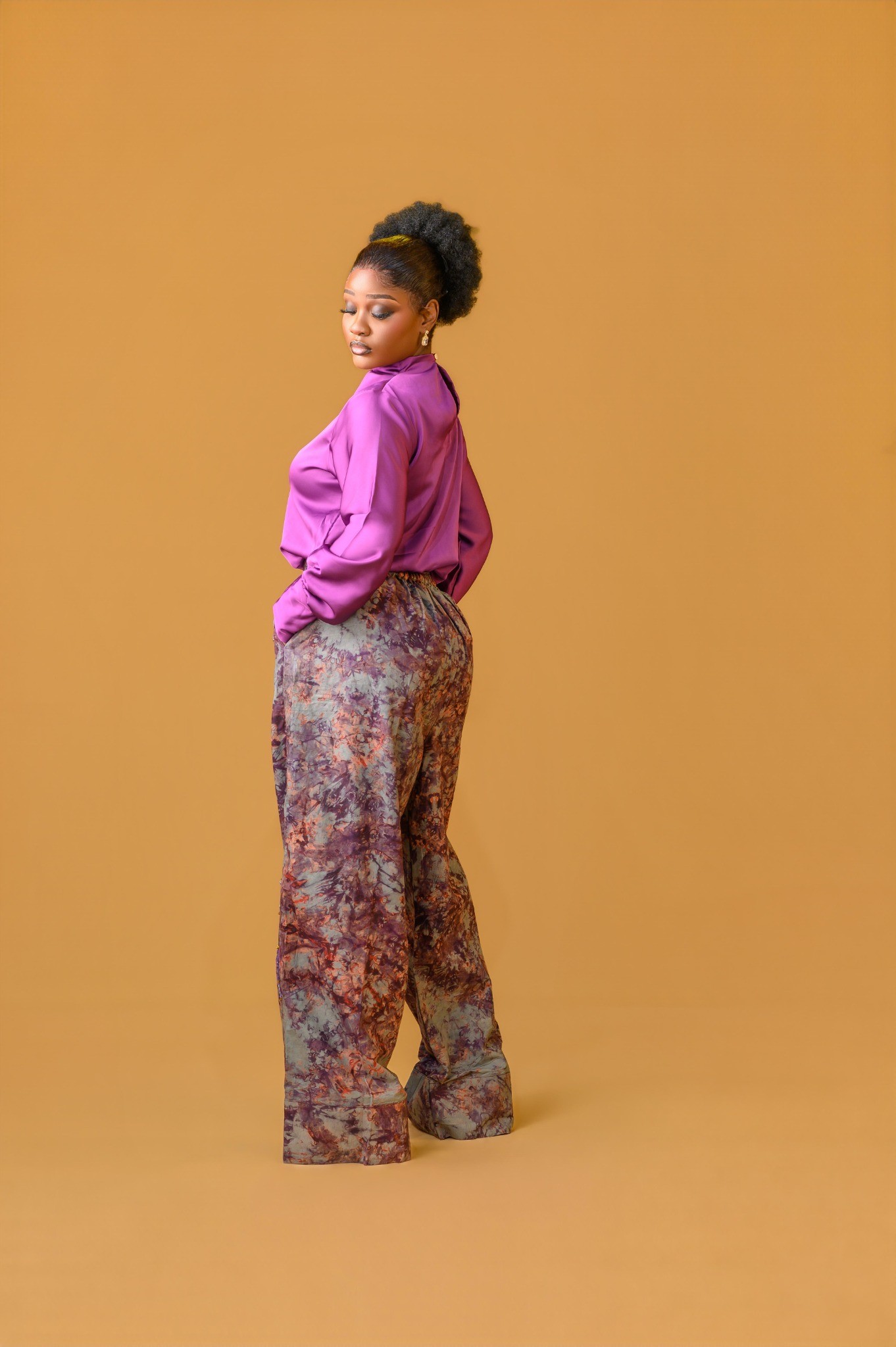 The back view of a lady wearing the Estelle set in Maroon colour