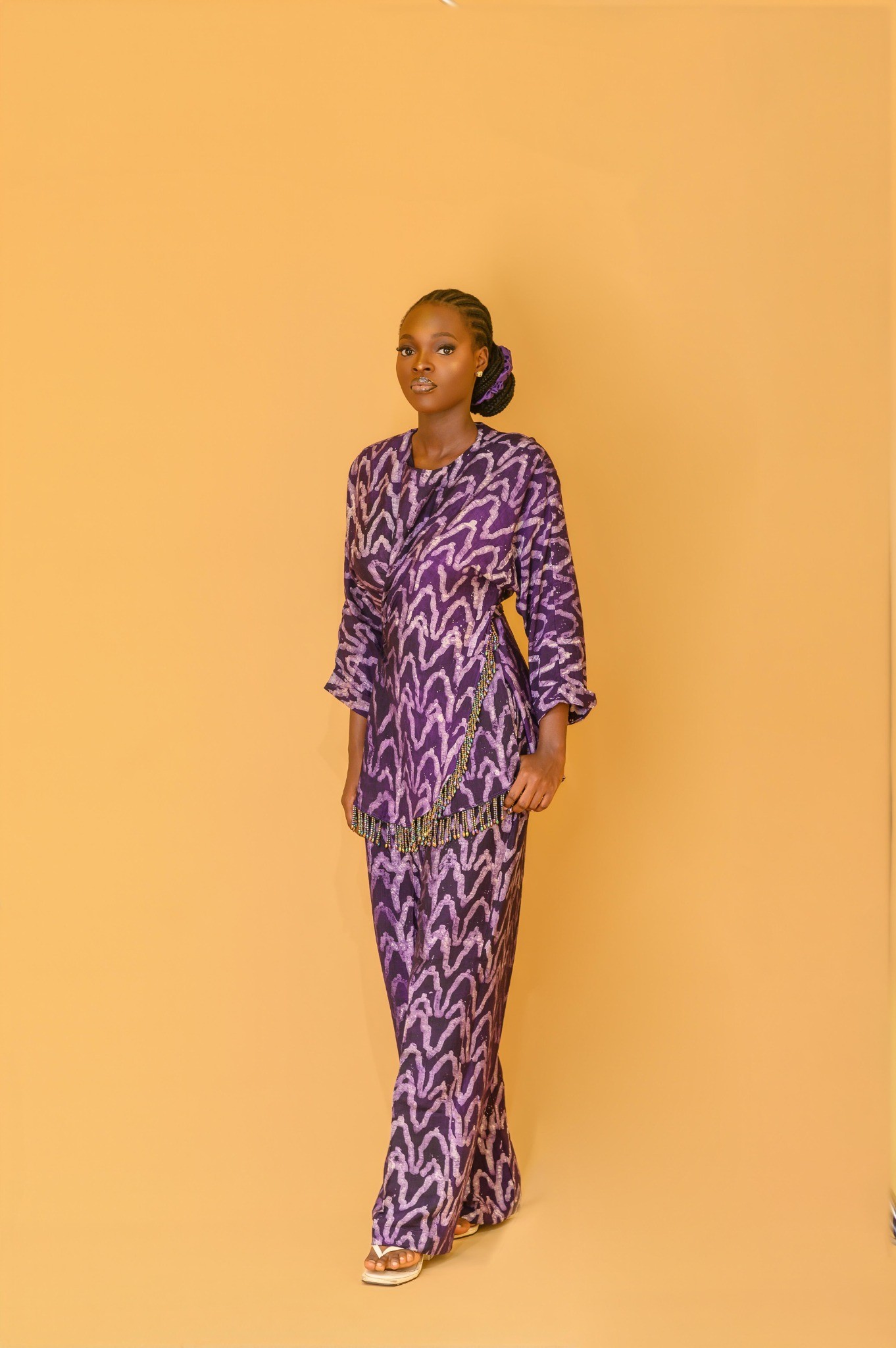 A lady wearing the Vivienne set in Purple colour