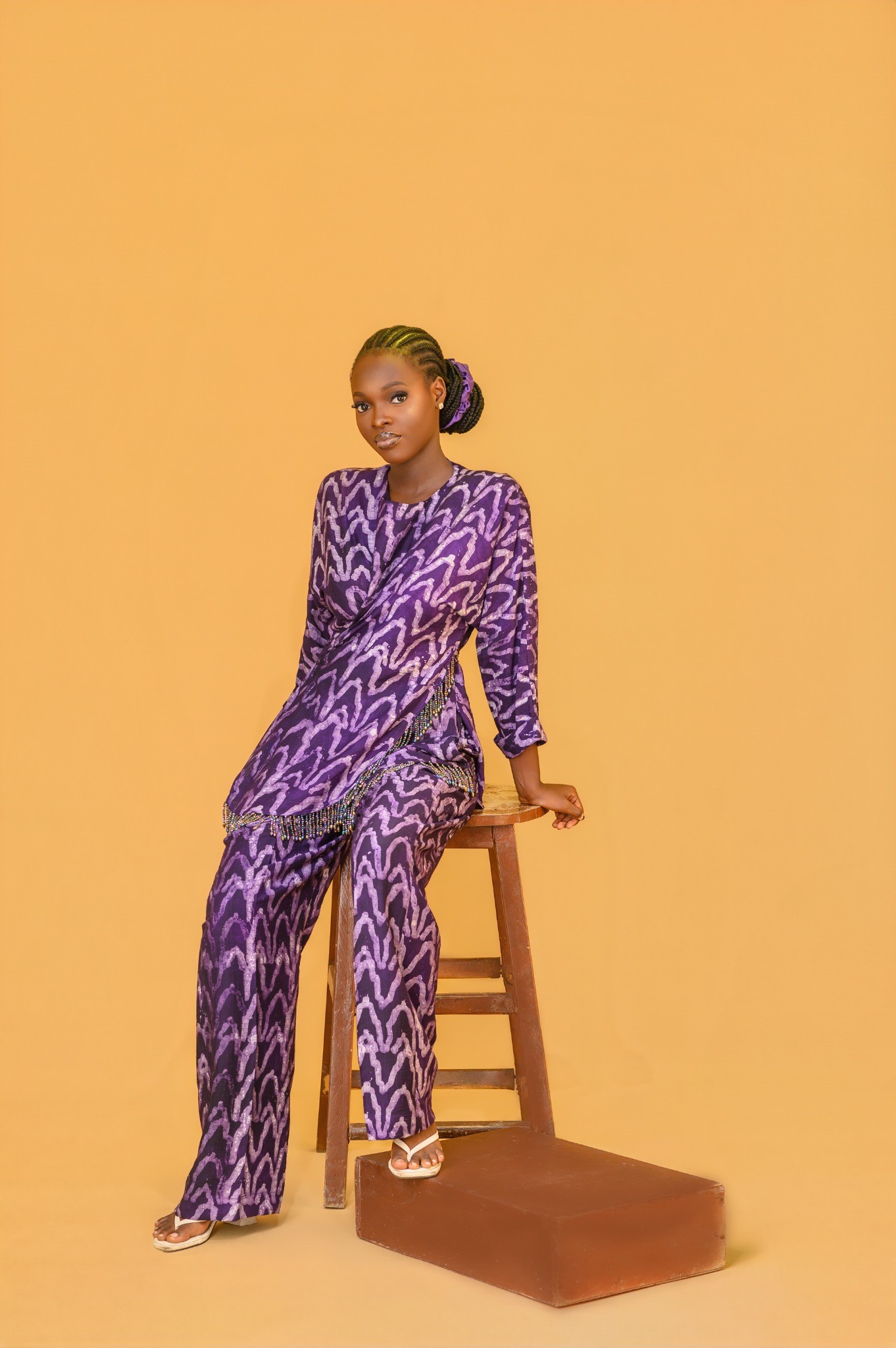 A lady wearing the Vivienne set in Purple colour