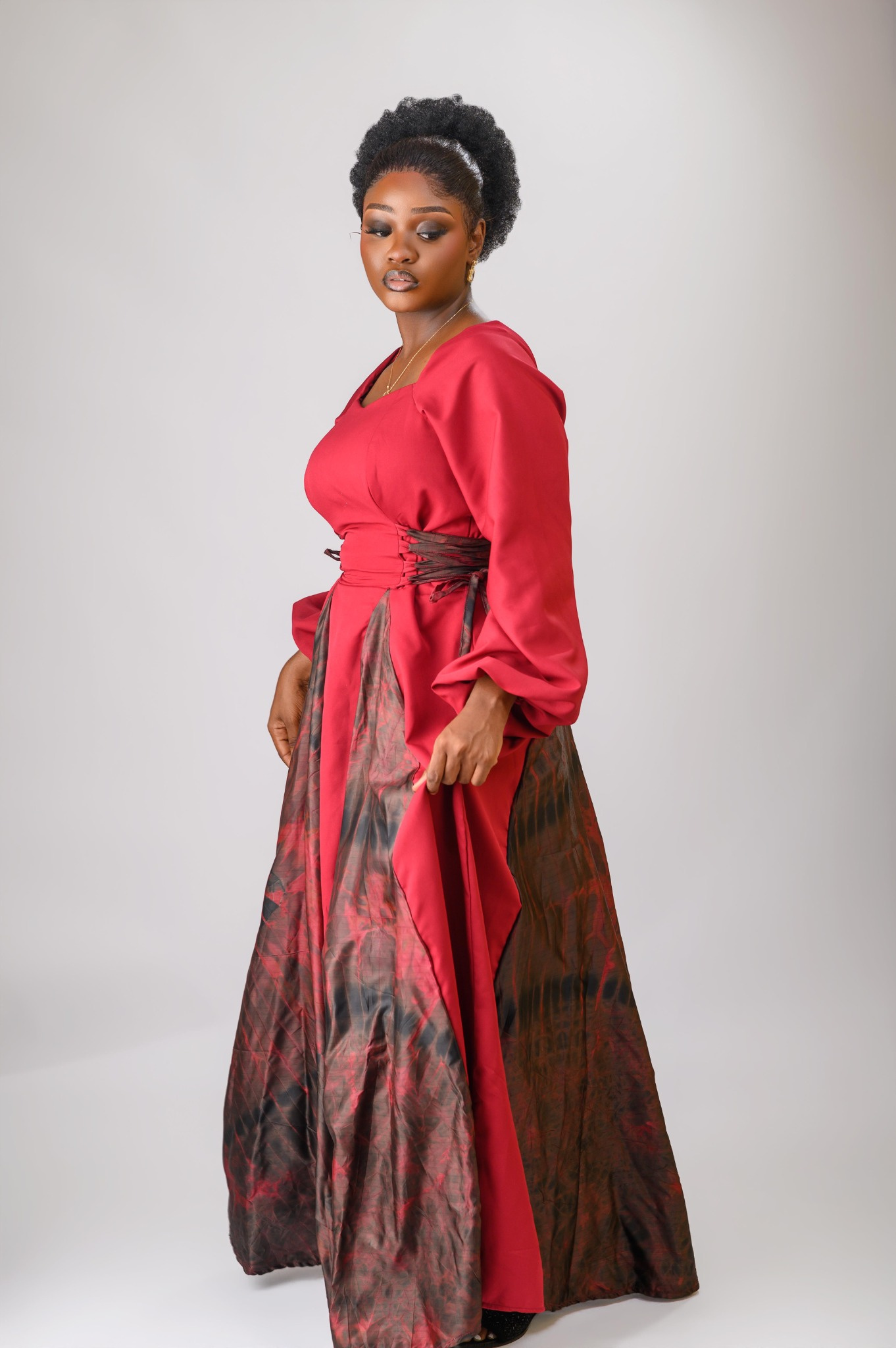 A lady wearing the Zuri dress in red colour
